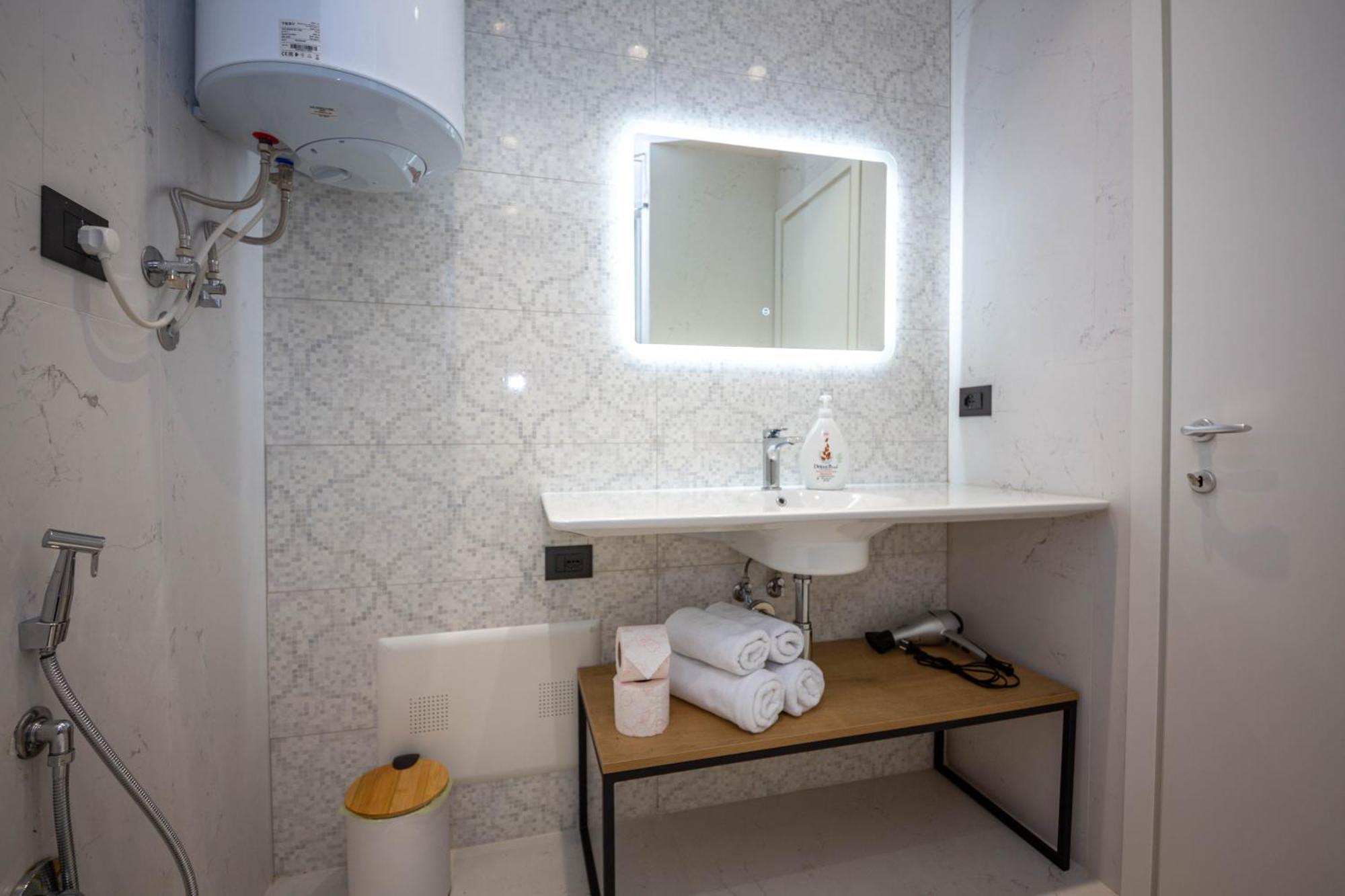 Blloku Unique Apartments 2 티라나 객실 사진